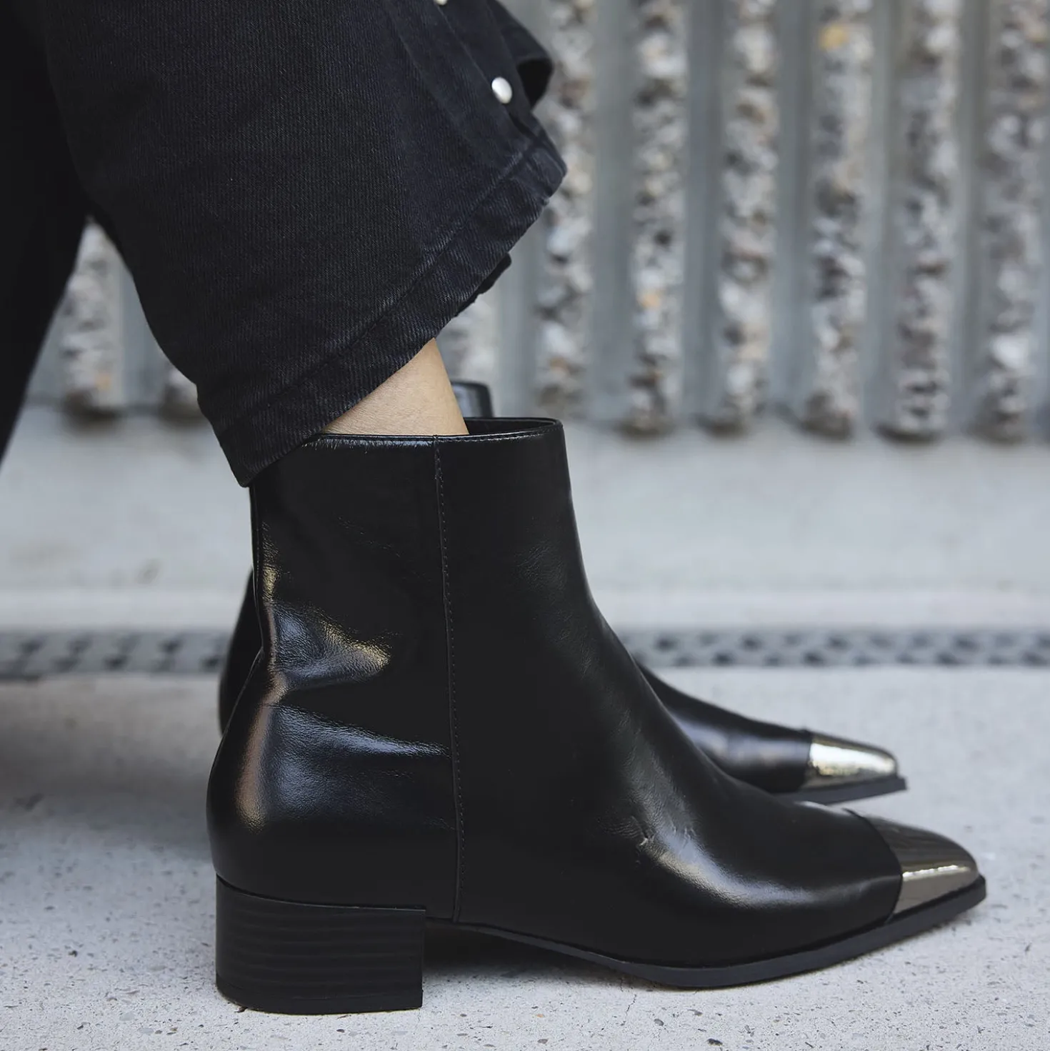 Boots noir cuir bout métallisé