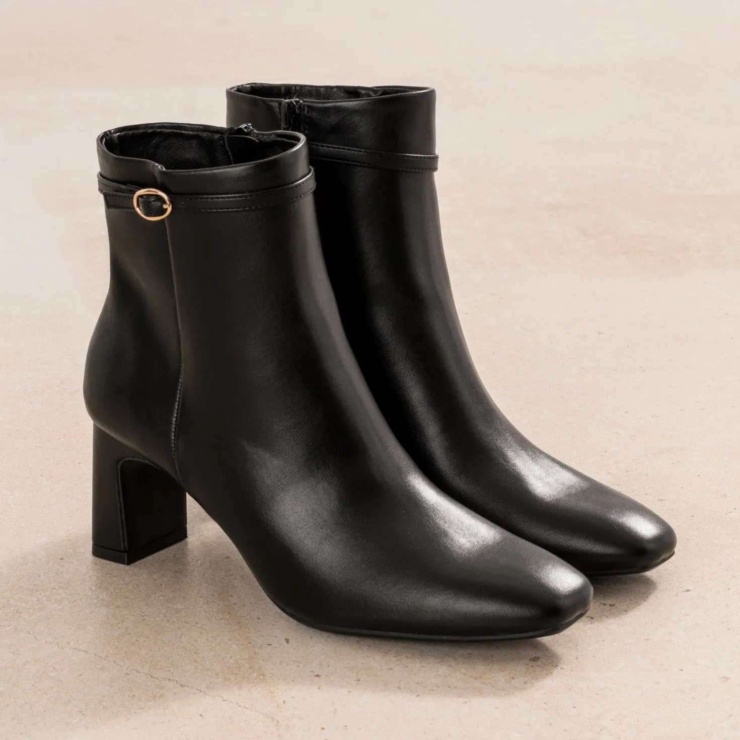 Boots noir cuir à fine bride