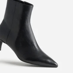 Boots noir cuir kitten-heel