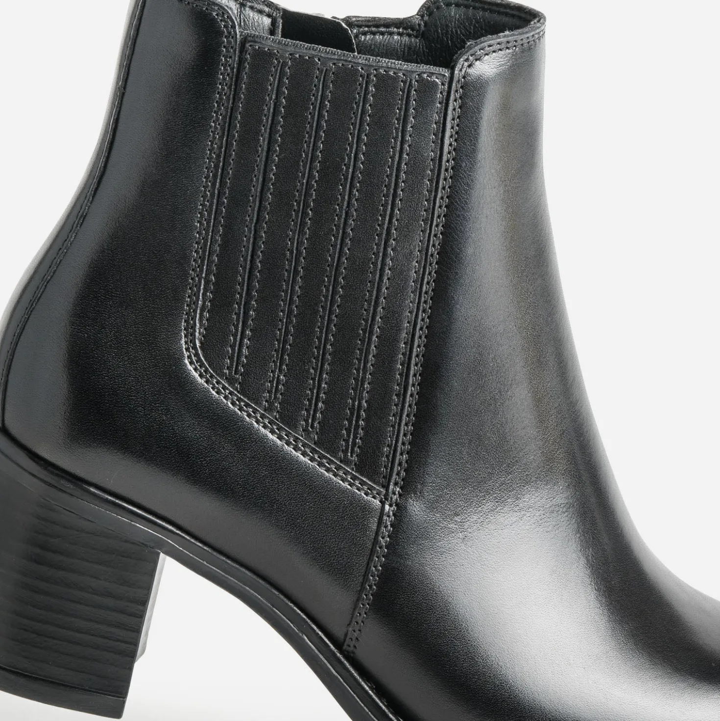 Boots noir cuir à talon