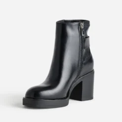 Boots noir décor bride