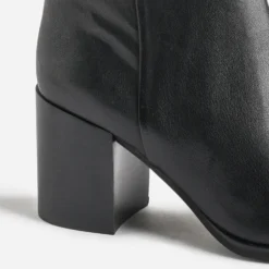 Boots noir en cuir à talon