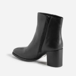 Boots noir en cuir à talon