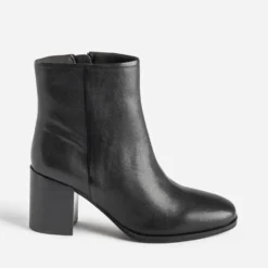Boots noir en cuir à talon