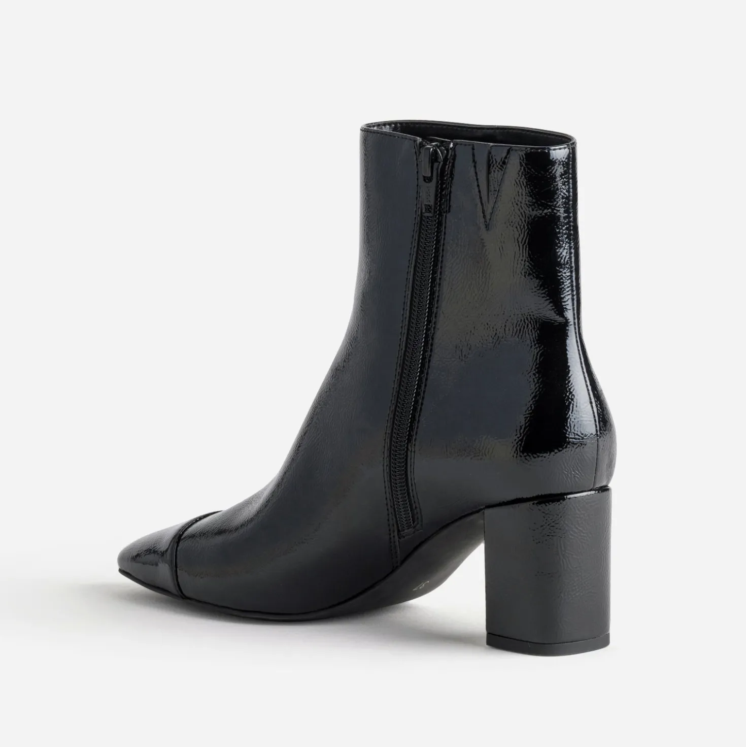 Boots noir verni avec bout droit
