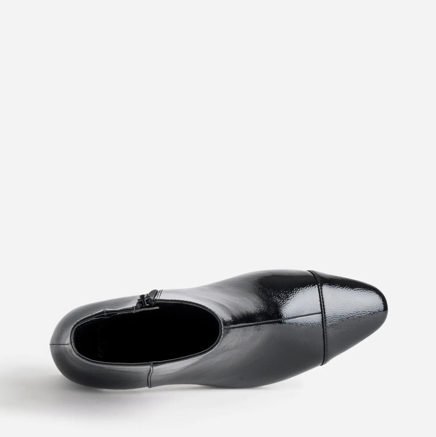 Boots noir verni avec bout droit