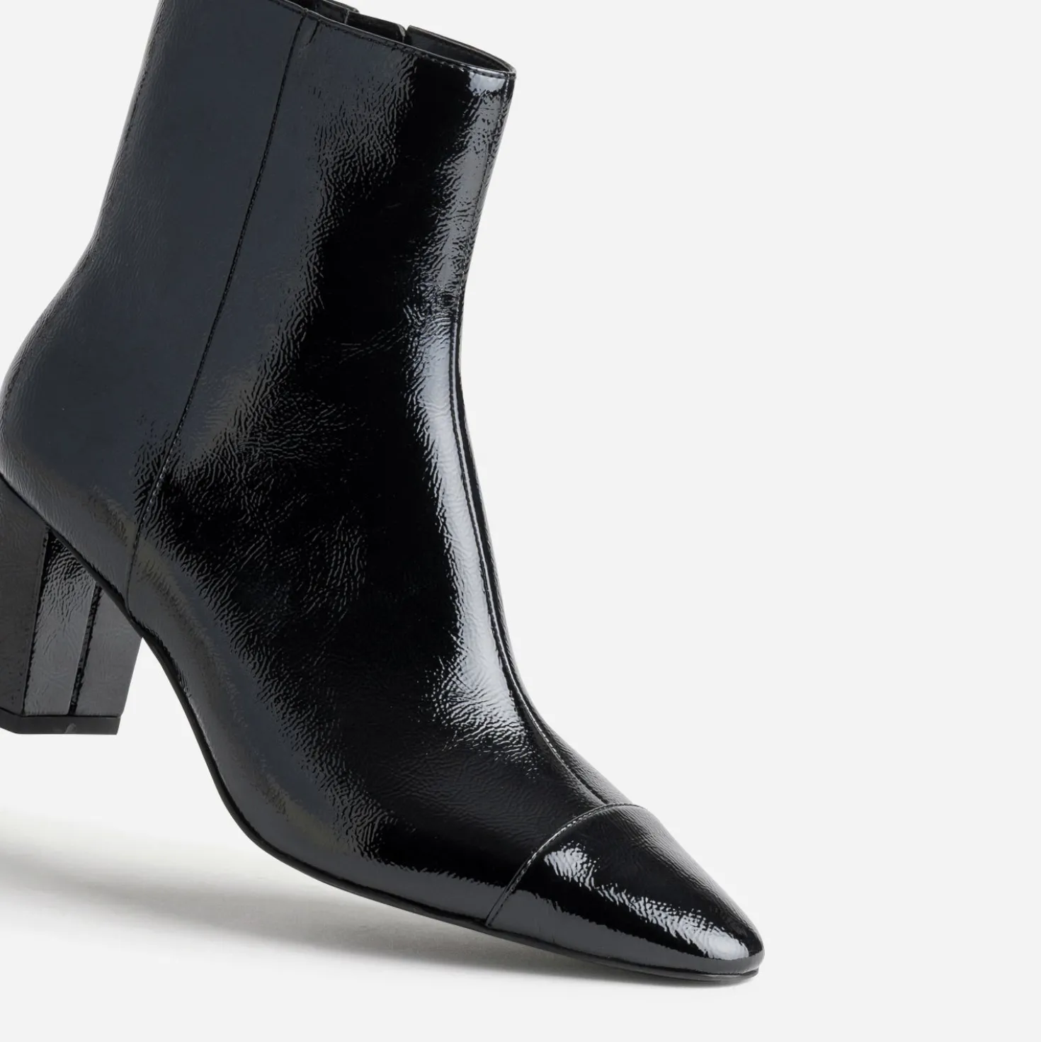 Boots noir verni avec bout droit