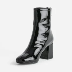 Boots noir verni à zip arrière