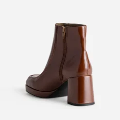 Boots à talon cognac bout carré