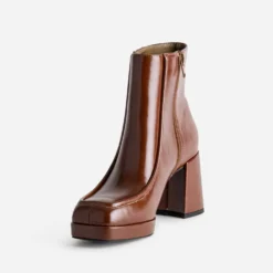 Boots à talon cognac bout carré