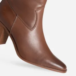 Boots talon en cuir marron