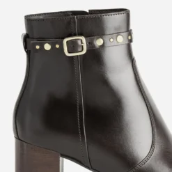 Boots à talon marron cuir bride cloutée