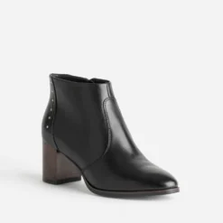 Boots à talon noir cuir détails clous