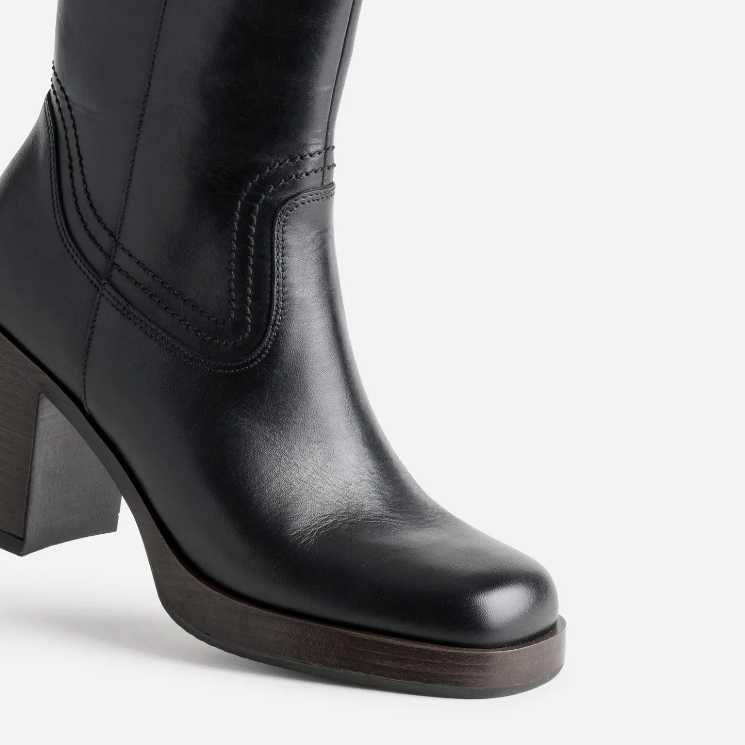 Boots à talon noir en cuir