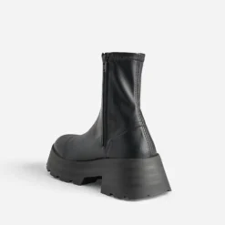 Boots TEXTO noir à semelle épaisse et crantée