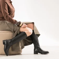 Botte noire avec boucle