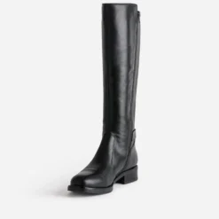 Botte noire avec boucle