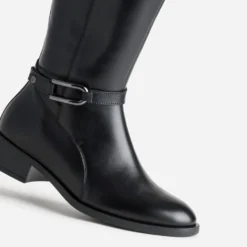 Botte noire cuir décor boucle