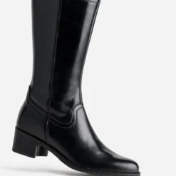 Botte noire en cuir forme cavalière
