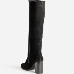 Botte noire en cuir velours