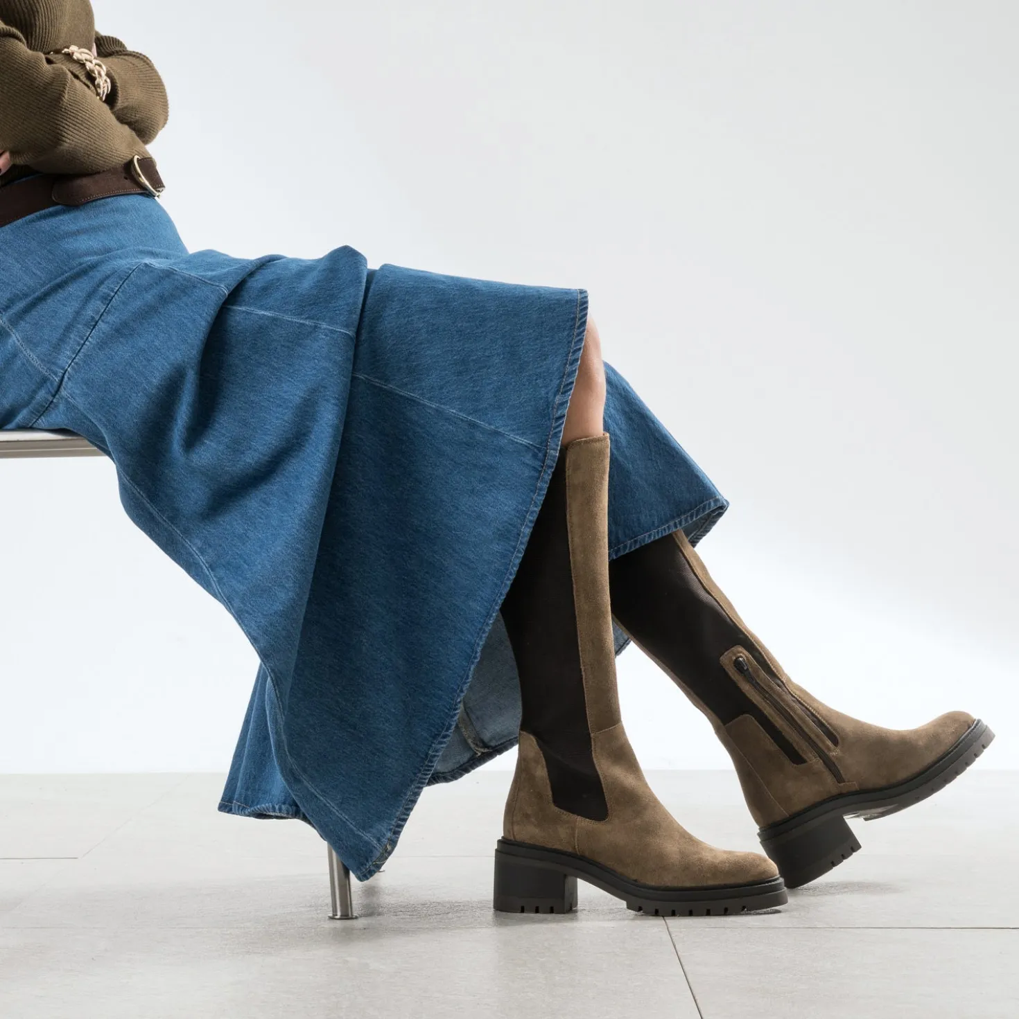 Botte TEXTO taupe cuir avec élastiques côtés