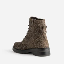 Bottine à lacet beige cuir velours à motif léopard