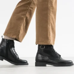 Bottine noire cuir détails perforés