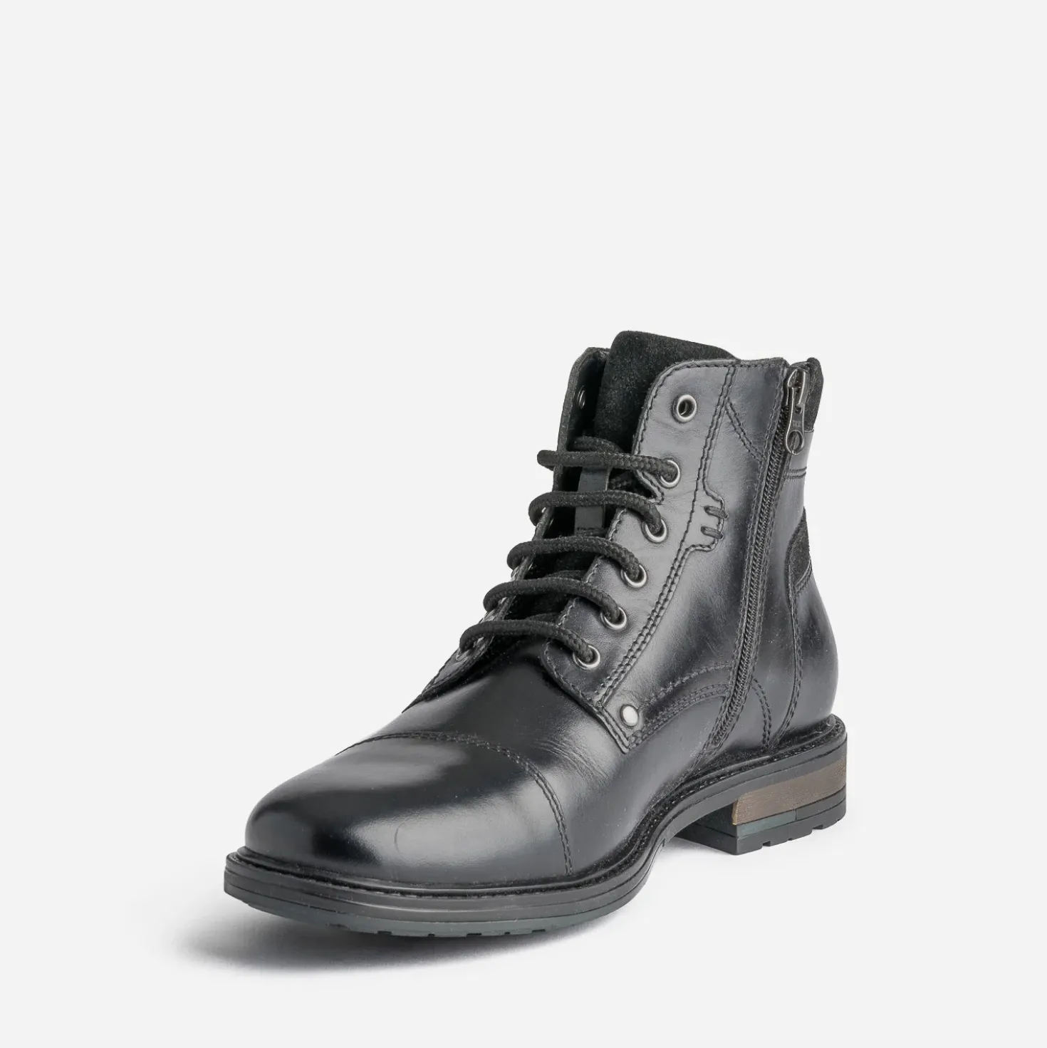 Bottine noire en cuir décor zip et boucle