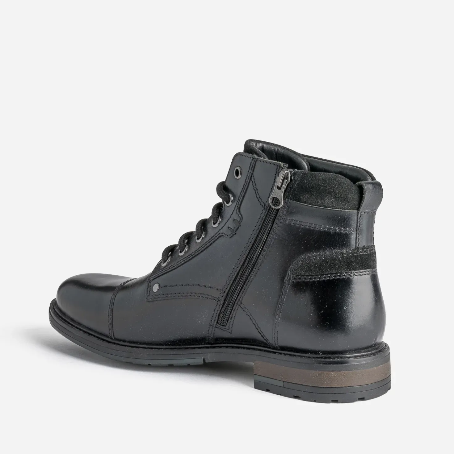 Bottine noire en cuir décor zip et boucle