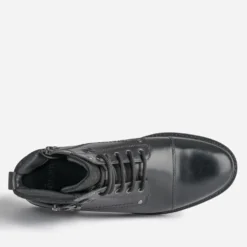 Bottine noire en cuir décor zip et boucle