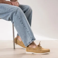 Chaussure-bateau camel cuir nubuck