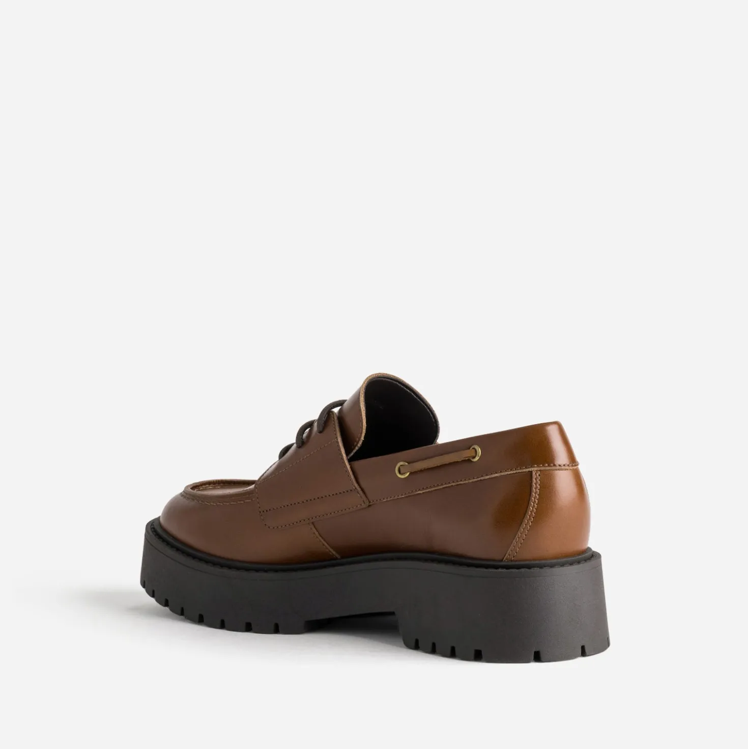 Chaussure-bateau cognac cuir semelle plateforme crantée