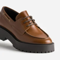 Chaussure-bateau cognac cuir semelle plateforme crantée