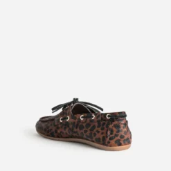 Chaussure-bateau marron cuir motif léopard