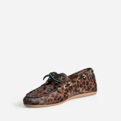 Chaussure-bateau marron cuir motif léopard