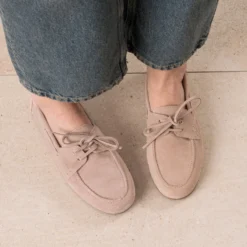 Chaussure-bateau rose cuir velours