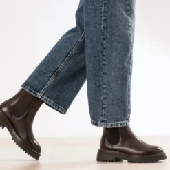 Chelsea boots marron cuir semelle crantée