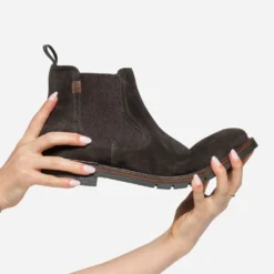 Chelsea boots marron foncé en cuir velours