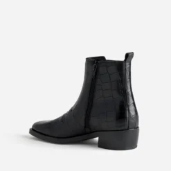 Chelsea boots noir cuir embossé effet croco