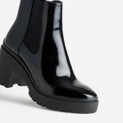 Chelsea boots noir verni semelle crantée