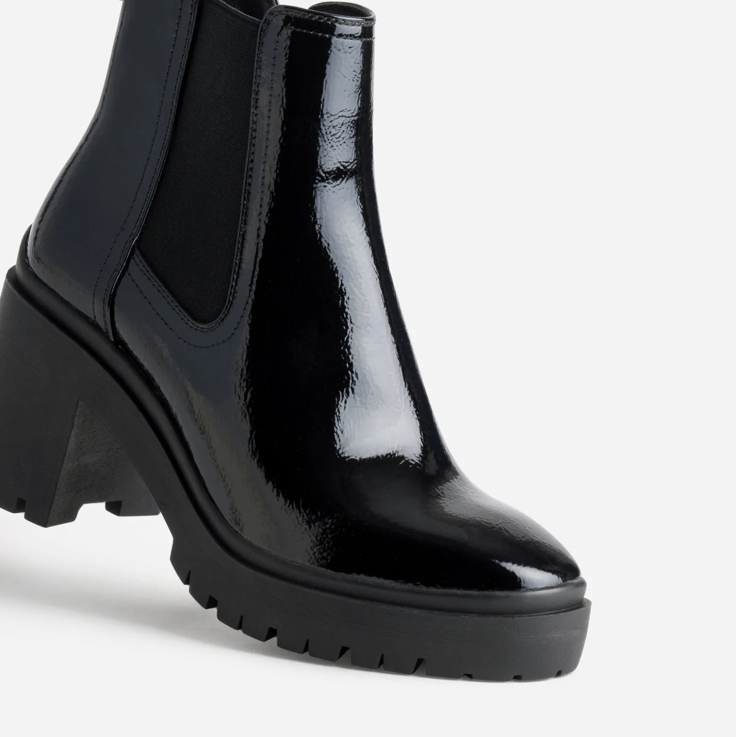 Chelsea boots noir verni semelle crantée