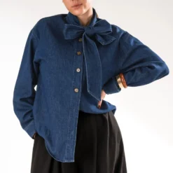 Chemise ERAM WEAR en jean bleu à col Lavallière
