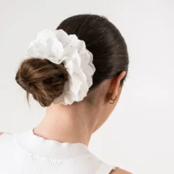 Chouchou blanc broderie anglaise