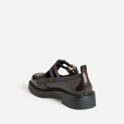 Derby babies bordeaux détails perforations