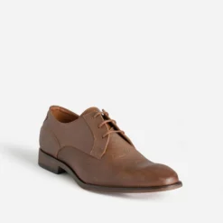 Derby cognac en cuir embossé