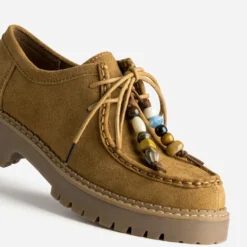 Derby plateau camel cuir velours détails perles