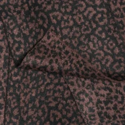 Echarpe marron tricot motif léopard