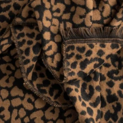 Echarpe TEXTO camel motif léopard