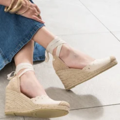 Espadrille compensée écrue toile brodée