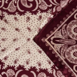 Foulard bordeaux satiné motif cachemire